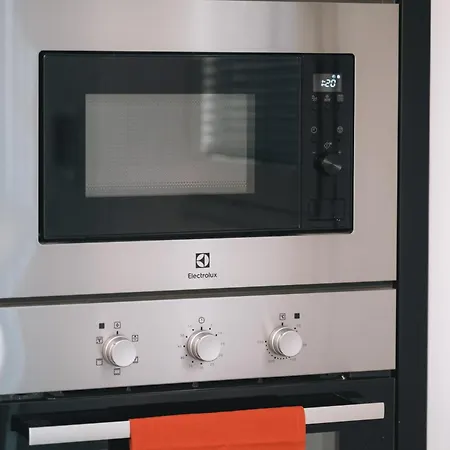 Piazza Mazzini 90 Mq 5 アパート レッチェ