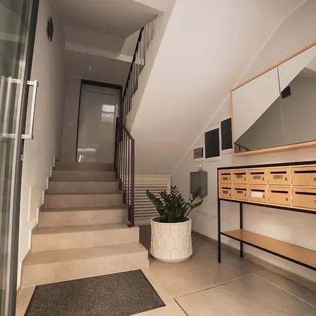 Piazza Mazzini 90 Mq 5 Apartamento